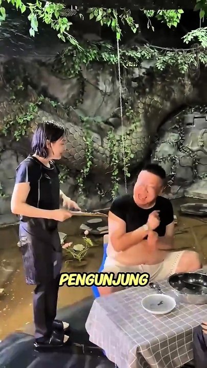 Bekerja di restoran Aneh