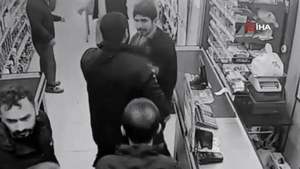 Çocuğu Uyarması Yetti! Kasiyer ve Mesai Arkadaşı Saldırıya Uğradı