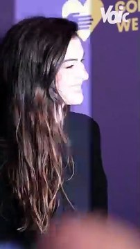 🎉 Joyeux anniversaire à @annehathaway ! ✨ L’actrice oscarisée fête aujourd’hui ses 43 ans — et continue de rayonner, entre élégance, talent et bienveillance. 💫 De Princesse malgré elle à Les Misérables, en passant par Le Diable s’habille en Prada, Anne