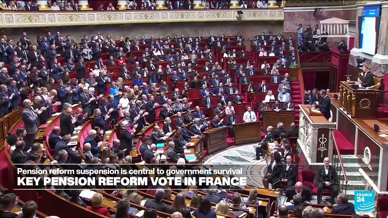 Far left dismisses pension reform suspension as inadequate, Socialists take victory lap, far right embraces 'stability'