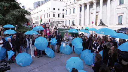 Alejandra y Valeria ponen cara a la diabetes tipo 1 frente al Congreso