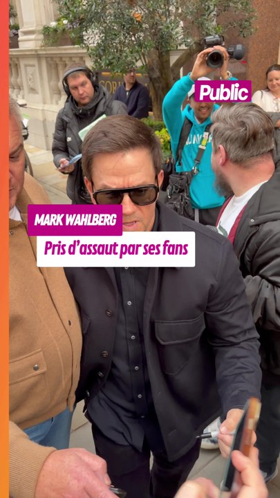 Mark Wahlberg pris d’assaut par ses fans à la sortie de son hôtel