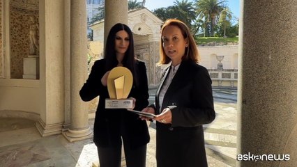 Laura Pausini davanti al Papa riceve il Global Icon Award