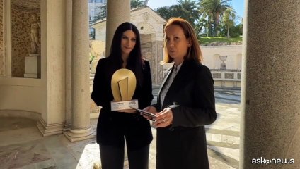 Laura Pausini davanti al Papa riceve il Global Icon Award