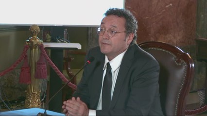 El fiscal general no contesta a las acusaciones y tacha de "desleal" a la del novio de Ayuso