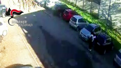 Seregno, aggredisce l'ex moglie nel parcheggio dell'azienda