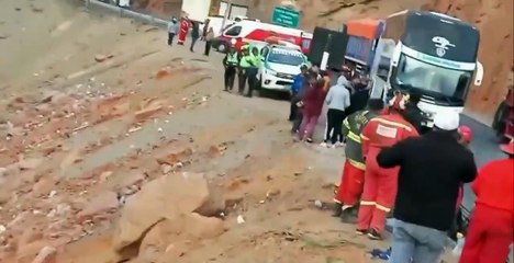 Tragedia en Arequipa: Caída de bus a un abismo tras choque con camioneta y dejó 37 muertos y más de 20 heridos