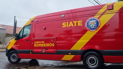 Homem bate a cabeça após cair de plano elevado no Bairro Neva em Cascavel