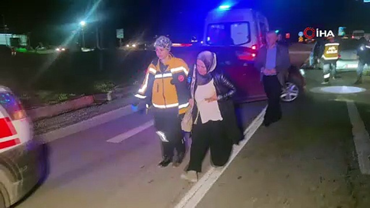 Kırmızı ışıkta duran otomobile arkadan çarptı: 1’i çocuk 5 yaralı