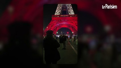 La tour Eiffel en bleu, blanc, rouge en hommage aux victimes du 13 Novembre