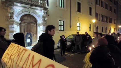 "Corteo funebre davanti al Rettorato per la morte dell'Universit? pubblica"