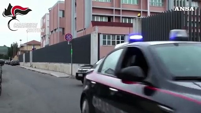 Crotone, ex dirigente scolastica ai domiciliari per corruzione e truffa