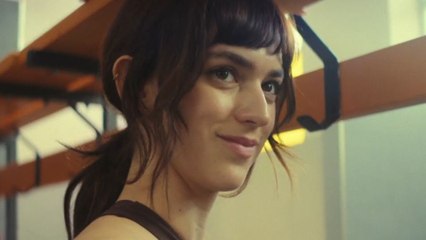 Diga-me Baixinho Trailer Dublado