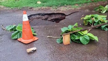 Moradores do Bairro Maria Luiza alertam para cratera no meio da rua