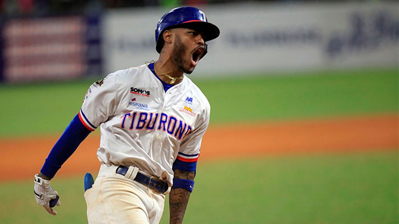 Maikel García practica con los Tiburones