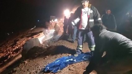 페루 버스 계곡에 추락..."37명 사망·13명 부상" / YTN