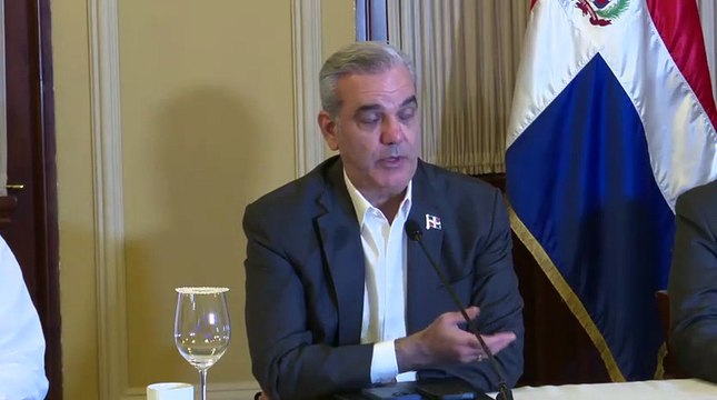 Presidente Abinader impulsa acciones para garantizar abastecimiento y estabilidad de precios durante la temporada navideña en todo el país