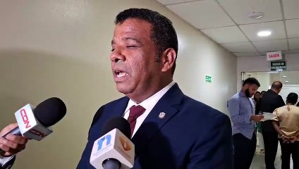 Legisladores oficialistas y Omar Fernández debaten proyecto de indexación salarial