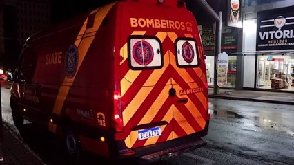 Batida entre carro e moto na Rua Vitória deixa jovem ferido