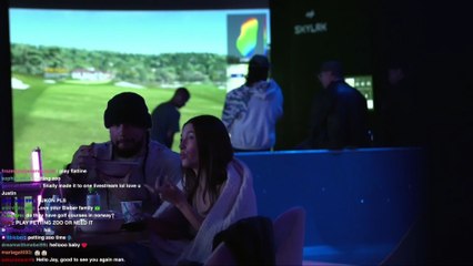 Hailey Bieber durante a live de Justin Bieber no Twitch, transmitida em 11 de novembro