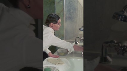 #romyschneider shines in LA BANQUIÈRE, featuring a stirring score from the great #enniomorricone. 🎶