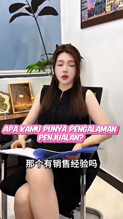 PRIA INI TERKEJUT SAAT MELIHAT BOS NYA