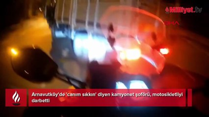 Trafikte sinir krizi! 'Canım sıkkın' deyip motosikletliyi darbetti