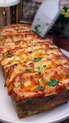Cheesy garlic herb pull apart bread