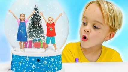 Kids prepare for Christmas and learn good behavior