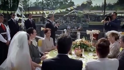 Y Tu Mamá También (2001) Dos adolescentes y una atractiva mujer mayor se embarcan en un viaje por carretera a través de México para aprender cosas sobre la vida, la amistad, ...