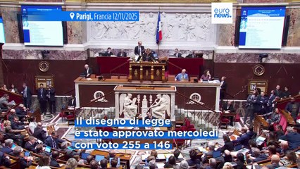 Francia, i deputati approvano la sospensione della riforma delle pensioni