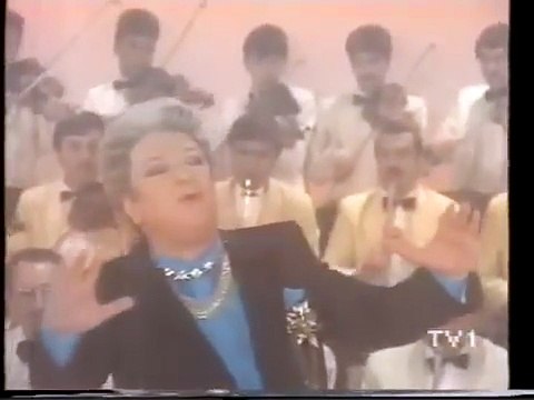 Zeki Müren Gözlerin Doğuyor Gecelerime Orijinal Klip İzle