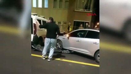 Aracıyla kaza yapan oğlunu dövmekten beter etti!