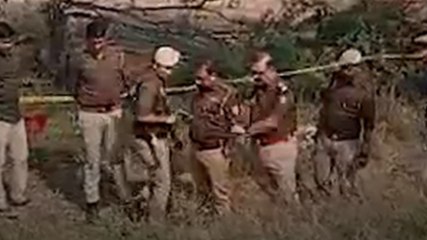 हमीरपुर में सड़क किनारे मिला महिला का शव