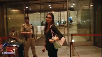 Airport glow on point! Aarti Chhabria breezes through the terminal with that effortless charm that kinda steals the moment ✨✈️  #glamsham #aartichhabria #airportlook #travelstyle #bollywood #glamour #celebrityvibes #trending  glamsham, aarti chhabria, air