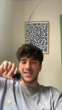 Wimbledon 2008. 4h48 de magie.Un décor légendaire, deux monstres sacrés, et un duel hors du temps.🎩 Federer : 5 fois champion. Maître absolu du gazon.⚔️ Nadal : l’éternel rival, venu conquérir l’unique titre qui lui échappe.