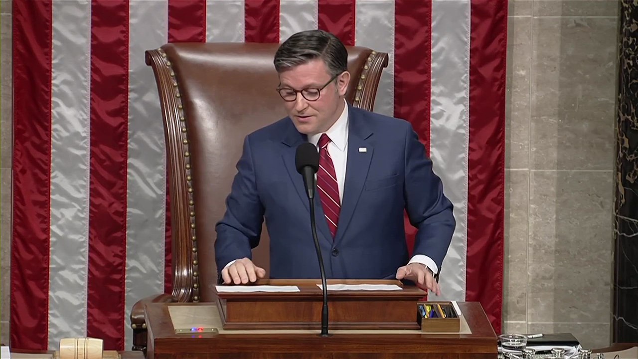 Demócratas consiguen publicar documentos de Epstein gracias al voto de una congresista que no había jurado su cargo