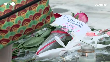 Parigi, candele e preghiere: la commemorazione dieci anni dopo gli attacchi terroristici