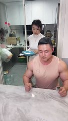 Body Builder Ke Sath Acha Nai Kiya Larki Ne