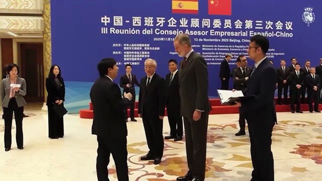 La Reina Letizia arrasa en su adiós a China: homenaje a la moda española con su look fetiche