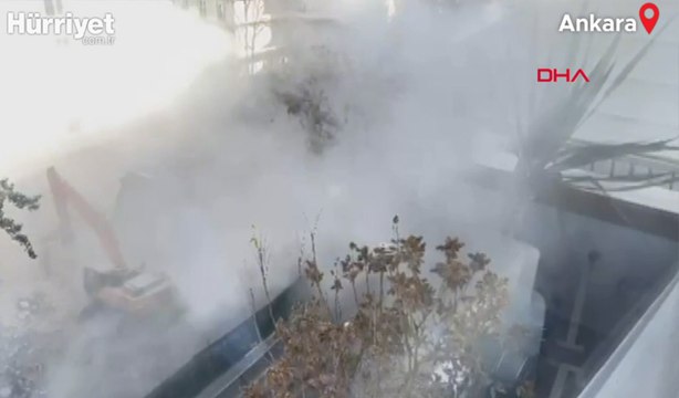 Kontrollü yıkım çalışması sırasında bina çöktü; Ekiplerin çalışması sürüyor