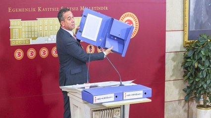 CHP'li Başarır elindeki İBB iddianamesini fırlattı: Bu bir iddianame değildir, bu bir muhtıradır!