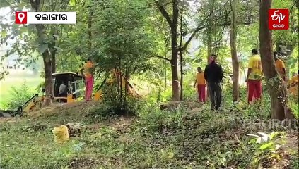 କୂଅରେ ଫସିଥିଲା ହାତୀ, ଉଦ୍ଧାର ପରେ ରେଞ୍ଜରଙ୍କୁ କଲା ଆକ୍ରମଣ