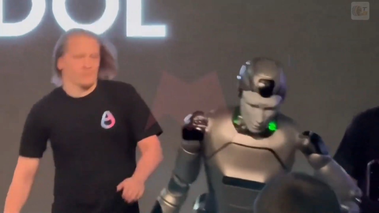 Humanoider Roboter „AIdol“ (Modelljahr 2025) – Fail-Premiere in Moskau
