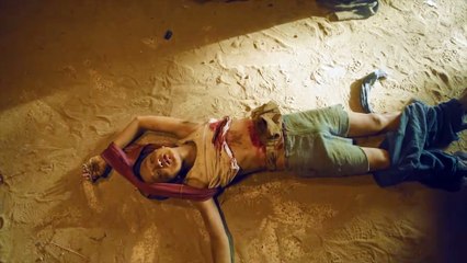 Doomsday desert girl flees alone! Giant sandworm bursts forth, hunting the last human alive!