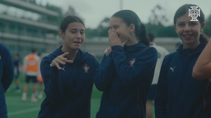La selección femenina sub 16 de Portugal  conoció a la selección mayor masculina: locura con Cristiano