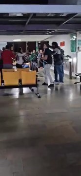 Hinchas de Nacional emboscaron a barra de América en Medellín: fuertes imágenes