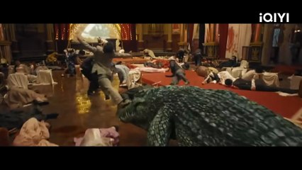 🐊A giant crocodile smashes through the wall, snatches the groom in the church! 💀😱#movie #crocodile