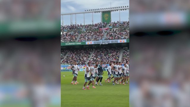 Argentina yMessi desatan la locura absoluta en el Martínez Valero