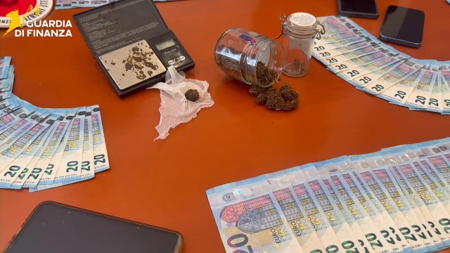 Movida sul litorale di Ancona, fermato 16enne con droga e 5.600 euro (13.11.25)